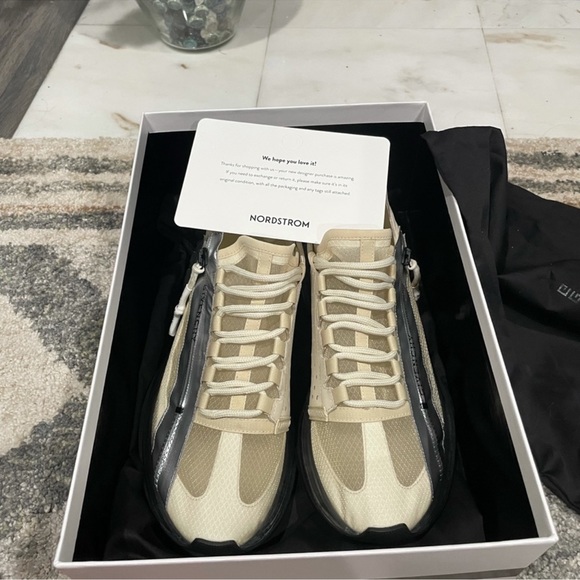 Givenchy Spectre Sneakers - Picture 13 of 13